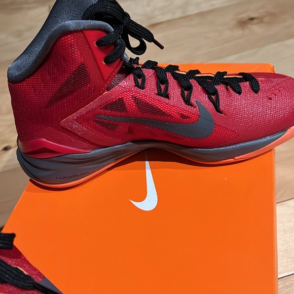 NIB Nike Hyperdunk Boys Size 4.5 - Picture 7 of 10